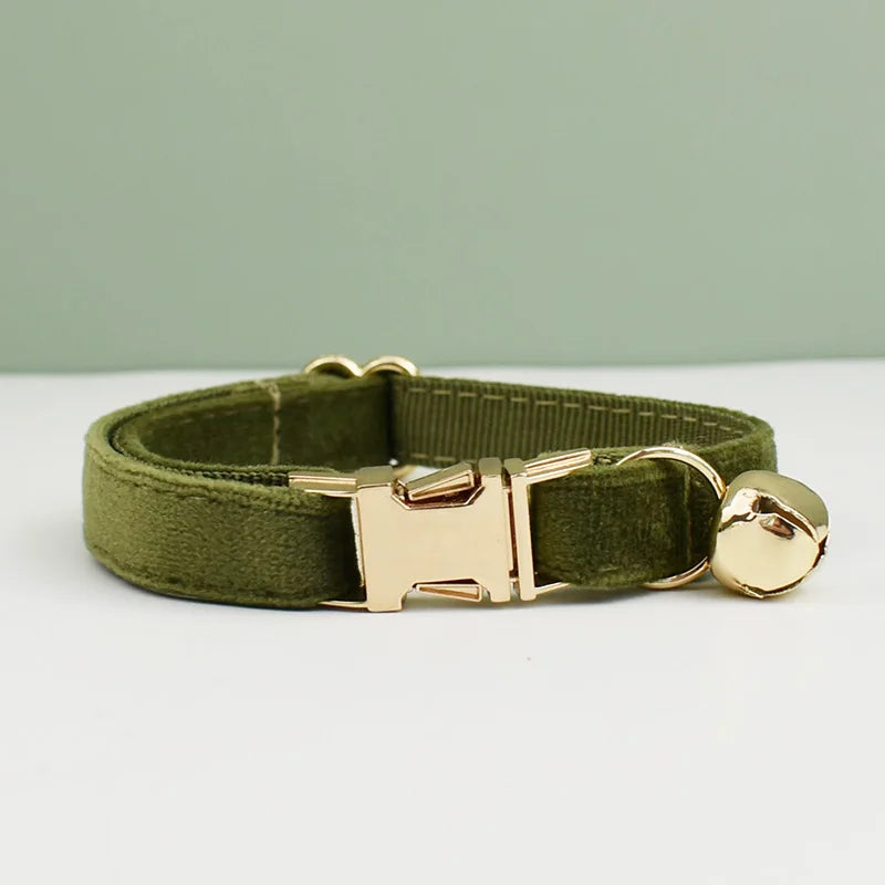 Velvet cat collar with bowknot, personalized design, includes bell, suitable for cats, by Furvio Shop.