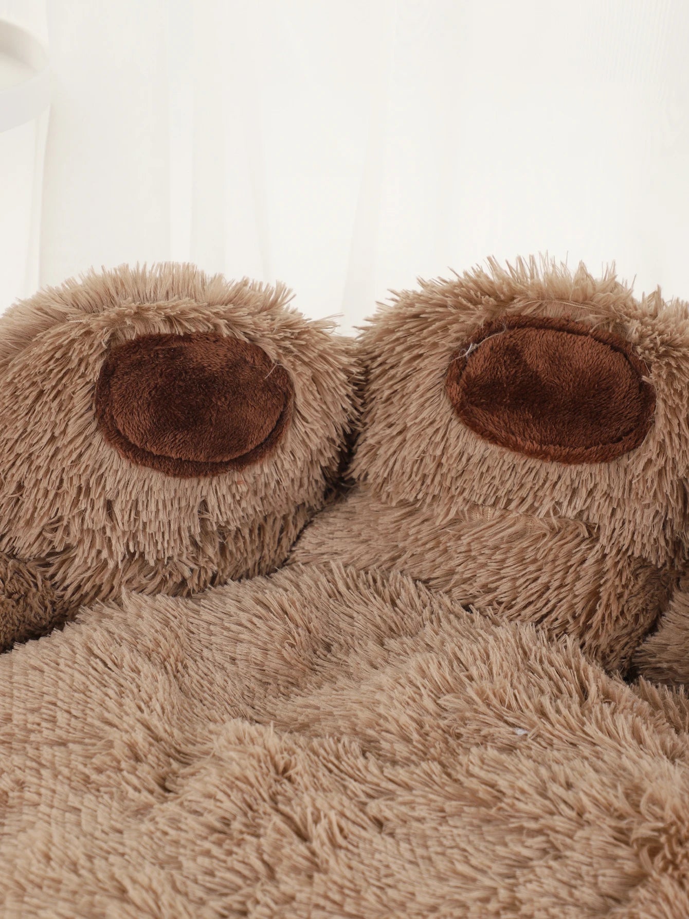 Ultra-soft plush paw-shaped pet bed by Furvio Shop, winter warm, cozy bedding for small dogs and cats.