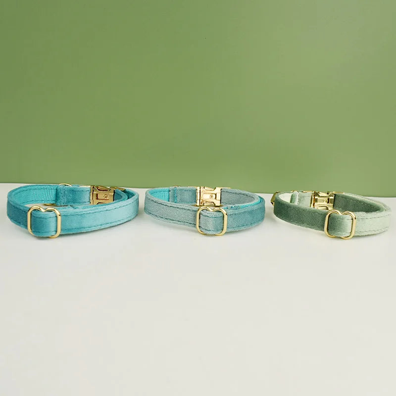 Velvet Furvio Shop cat collar with bowknot, personalized with bell, featuring a soft belt for cats' comfort and style.