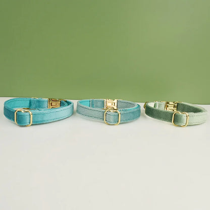 Velvet Furvio Shop cat collar with bowknot, personalized with bell, featuring a soft belt for cats' comfort and style.