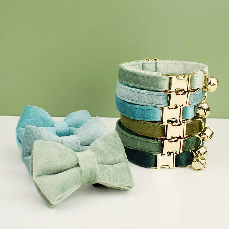 Velvet Furvio Shop cat collar with bowknot, personalized with bell, featuring a soft belt and decorative bow for feline accessories.
