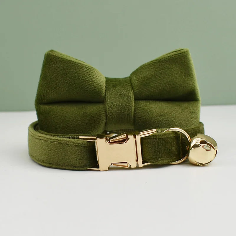 Velvet cat collar with bowknot, personalized Furvio Shop cat collar featuring a bell and soft belt for feline accessories.