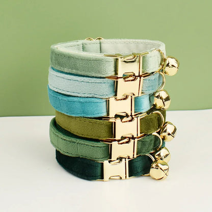 Velvet personalized cat collar with bowknot and bell, featuring a soft belt for cats, from Furvio Shop.