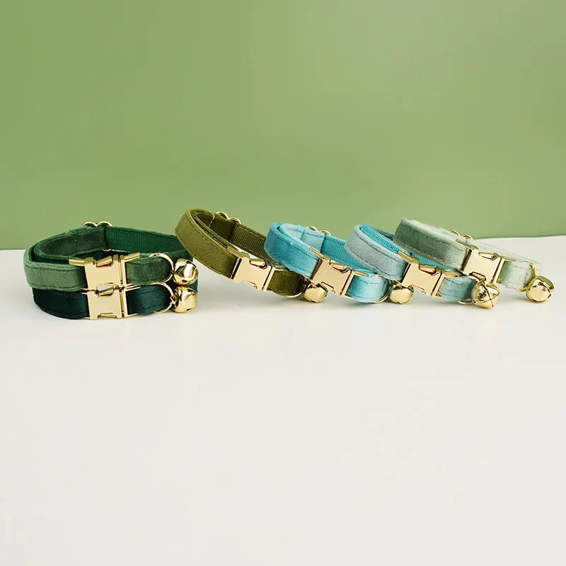 Velvet cat collar with bowknot, personalized Furvio Shop design, includes bell and adjustable belt for cats.