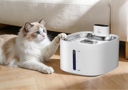 Furvio Shop AquaFlow Wireless Smart Pet Fountain, 3.5L, with flowing water and sleek design for cats and dogs.