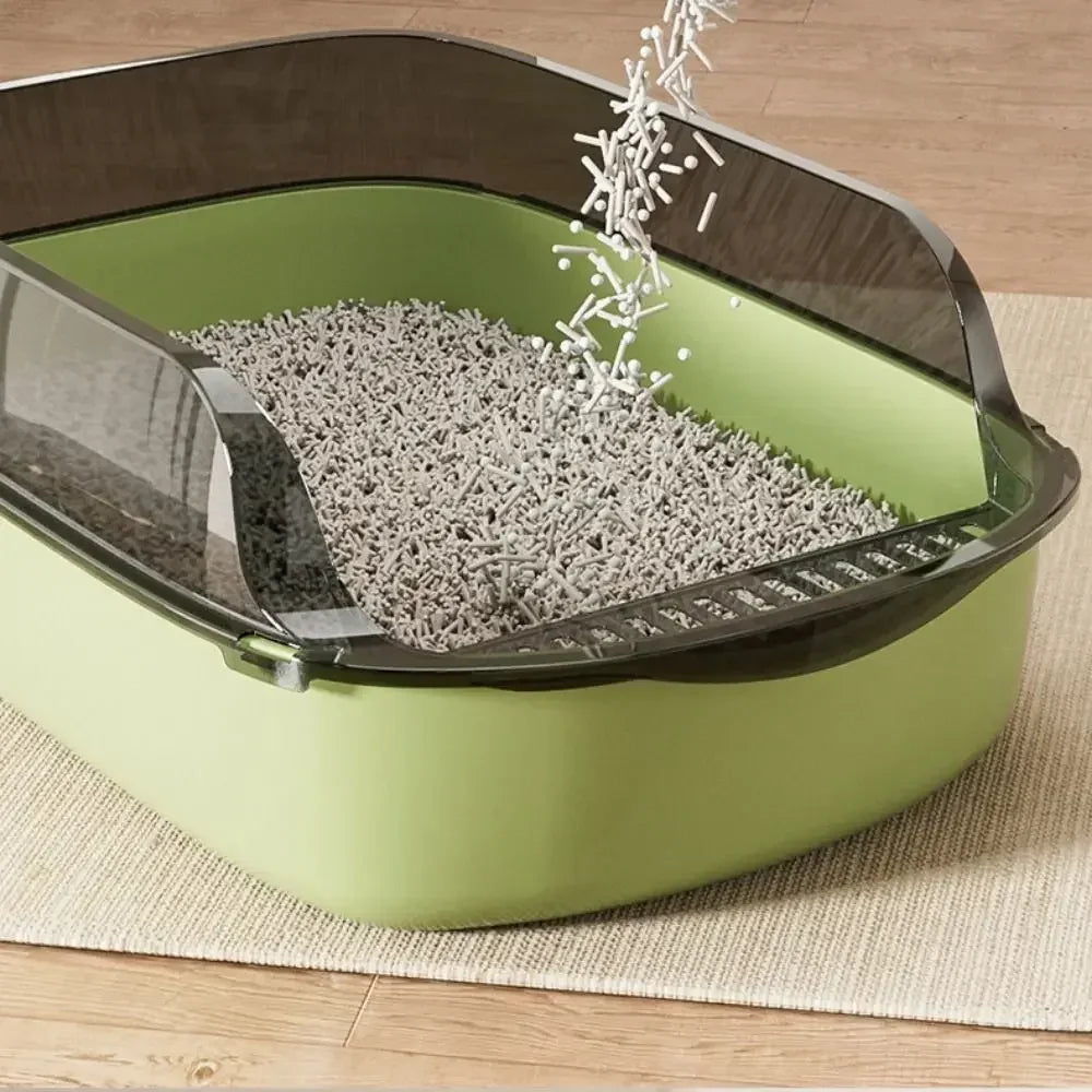 Open top splashproof cat litter box by Furvio Shop, featuring high sides and easy access for cleaning and cat comfort.
