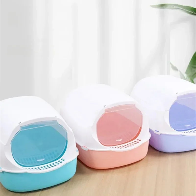 Semi-enclosed splashproof cat litter box by Furvio Shop with high sides and a front entrance for clean, easy litter cleaning.