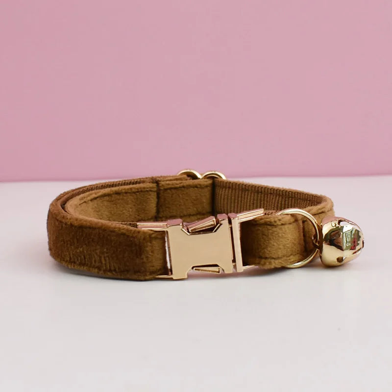 Luxury velvet cat collar with bow tie by Furvio Shop, featuring a soft velvet strap and decorative bow for stylish feline accessories.