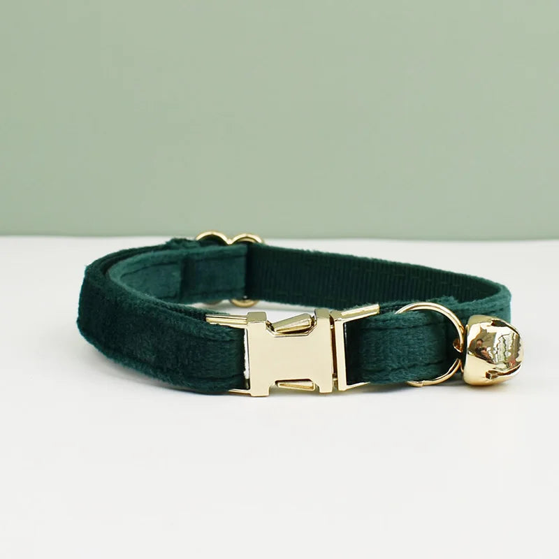 Velvet cat collar with bowknot, personalized with bell, adjustable belt, suitable for cats, by Furvio Shop.