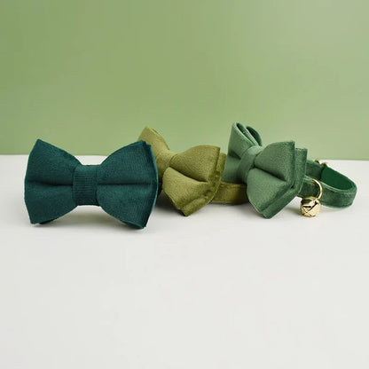 Velvet Furvio Shop cat collar with bowknot, personalized with bell and decorative bow, designed for stylish and comfortable feline wear.